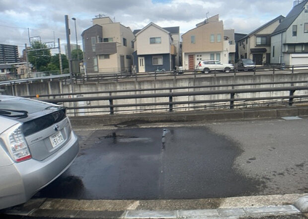 【物件からの展望_2】眺望を気にして物件を探す場合、前面に建物が建っていないか現地で確認しましょう！前面に建物があると景色はもちろん、日当たりや風通しにも影響が出てきます。住んだ時のことを想像しながら現地見学をしましょう。