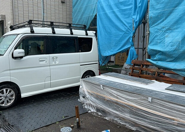 【駐車場_2】駐車場と明記されていても、最小スペースでつくられた駐車場だと大型車は駐車できなかったり、出入りしにくくなったりする可能性があります。お車のサイズと購入したい物件の駐車場のサイズを現地で確認しましょう。
