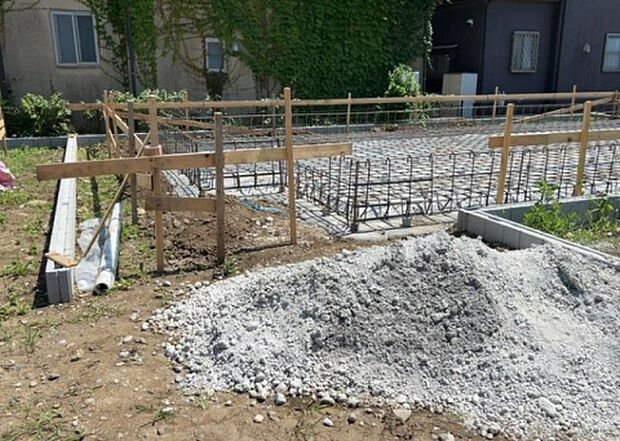 【その他設備】敷地内には、散水栓や立水栓があります。水道水を直接利用できるため、水を運ぶ手間を省くことが出来ます。大量の水を必要とする洗車作業や清掃などに役立ちます。その他設備とあわせて、現地でご確認ください。