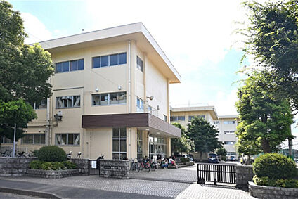 上鶴間中学校 721m(徒歩10分)