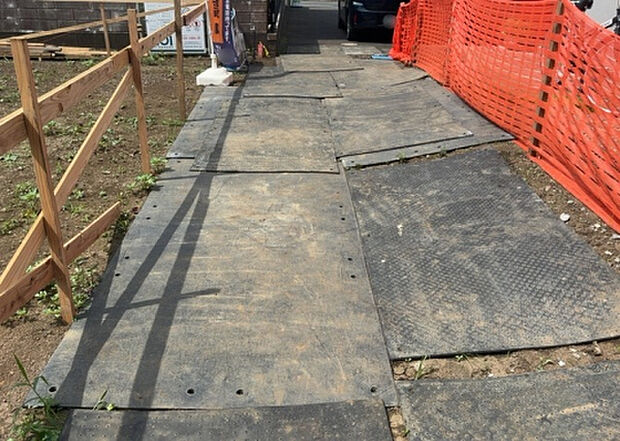 【駐車場】駐車場と明記されていても、最小スペースでつくられた駐車場だと大型車は駐車できなかったり、出入りしにくくなったりする可能性があります。お車のサイズと購入したい物件の駐車場のサイズを現地で確認しましょう。