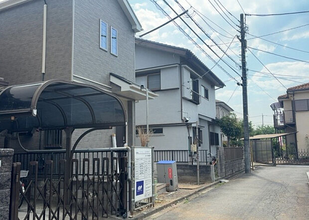 【前面道路含む現地写真_2】お持ちの車種によっては前面道路が広い方が便利でしょう。しかし、前面道路が広ければその分交通量が多くなるため、騒音などが気になる場合があります。実際に現地を見学し、周辺交通量や騒音などを確認しましょう!