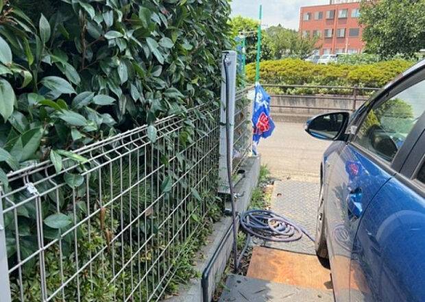 【その他設備】敷地内には、散水栓や立水栓があります。水道水を直接利用できるため、水を運ぶ手間を省くことが出来ます。大量の水を必要とする洗車作業や清掃などに役立ちます。その他設備とあわせて、現地でご確認ください。