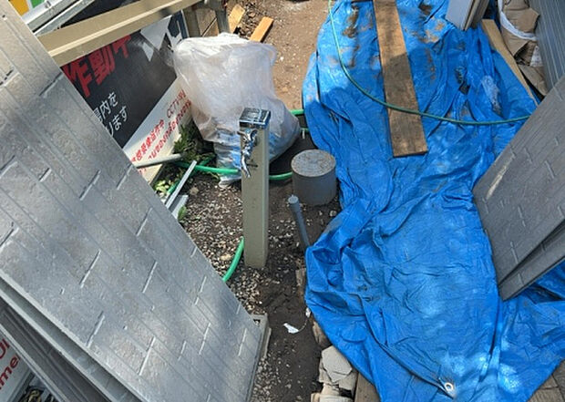 【その他設備】敷地内には、散水栓や立水栓があります。水道水を直接利用できるため、水を運ぶ手間を省くことが出来ます。大量の水を必要とする洗車作業や清掃などに役立ちます。その他設備とあわせて、現地でご確認ください。