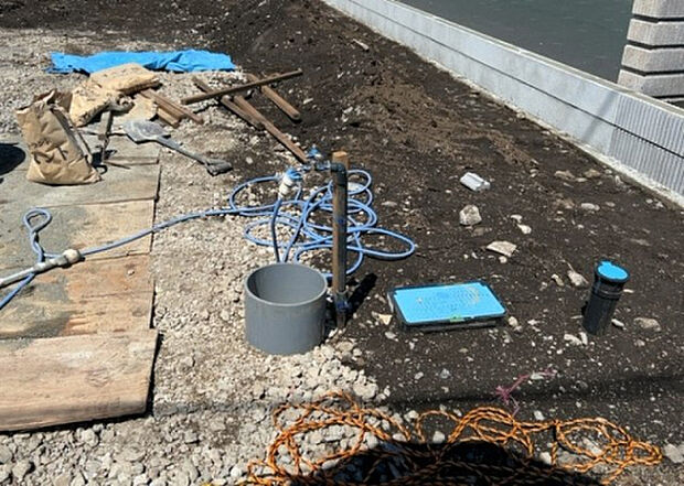 【その他設備】敷地内には、散水栓や立水栓があります。水道水を直接利用できるため、水を運ぶ手間を省くことが出来ます。大量の水を必要とする洗車作業や清掃などに役立ちます。その他設備とあわせて、現地でご確認ください。
