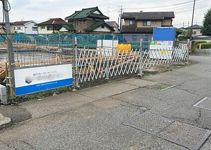 前面道路含む現地写真_3