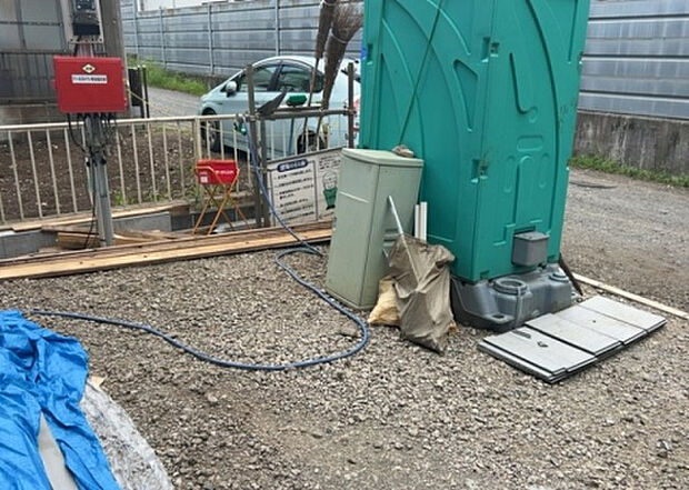 【その他設備】敷地内には、散水栓や立水栓があります。水道水を直接利用できるため、水を運ぶ手間を省くことが出来ます。大量の水を必要とする洗車作業や清掃などに役立ちます。その他設備とあわせて、現地でご確認ください。