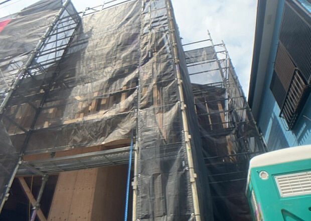 【庭】庭があることでガーデニングや家庭菜園はもちろん、こどもの遊び場やペットを放して遊ぶことができます。また、家の周囲に余裕があるということです。隣地との間があれば、十分な日当たりと、風通しが確保できます。