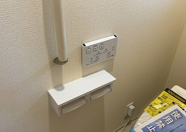 【ウォシュレット（リモコン）】ウォシュレットは、衛生面だけでなく、快適性も向上させる便利な設備です。洗浄機能の種類や水温調節機能など、様々な機能が付いたものが多くあります。リモコンも、操作が簡単で、使いやすいものを選びましょう。
