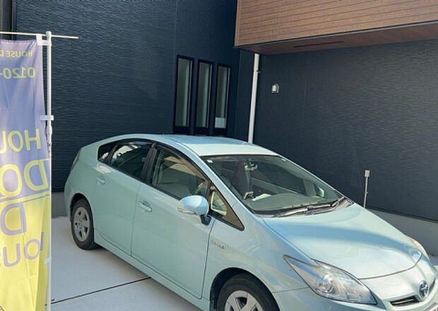 【駐車場】駐車場と明記されていても、最小スペースでつくられた駐車場だと大型車は駐車できなかったり、出入りしにくくなったりする可能性があります。お車のサイズと購入したい物件の駐車場のサイズを現地で確認しましょう。
