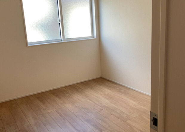 【子供部屋】子供が何人でも年齢によっては、受験時にしっかり壁のある個室があった方が良い場合もあります。難しい問題ですが、兄弟の人数や、性別や年齢差によって状況が異なりますので、数年後のこともしっかり考えましょう。