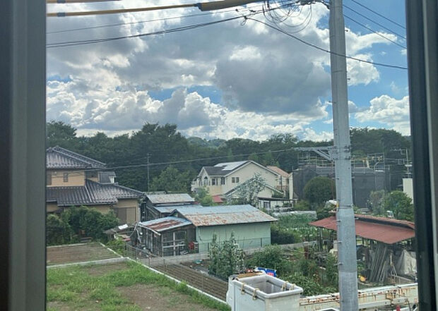 【物件からの展望】眺望を気にして物件を探す場合、前面に建物が建っていないか現地で確認しましょう!前面に建物があると景色はもちろん、日当たりや風通しにも影響が出てきます。住んだ時のことを想像しながら現地見学をしましょう。