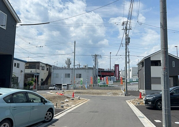 【物件からの展望】眺望を気にして物件を探す場合、前面に建物が建っていないか現地で確認しましょう!前面に建物があると景色はもちろん、日当たりや風通しにも影響が出てきます。住んだ時のことを想像しながら現地見学をしましょう。