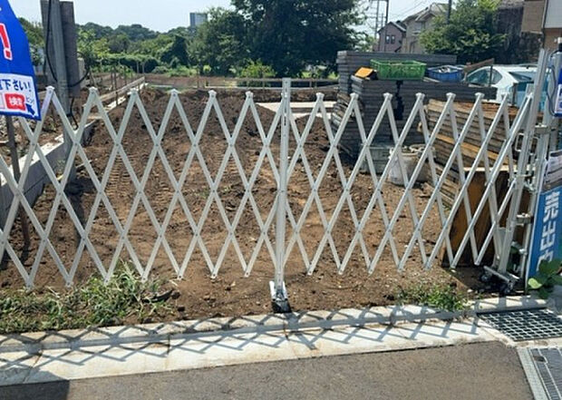 【駐車場_2】駐車場と明記されていても、最小スペースでつくられた駐車場だと大型車は駐車できなかったり、出入りしにくくなったりする可能性があります。お車のサイズと購入したい物件の駐車場のサイズを現地で確認しましょう。