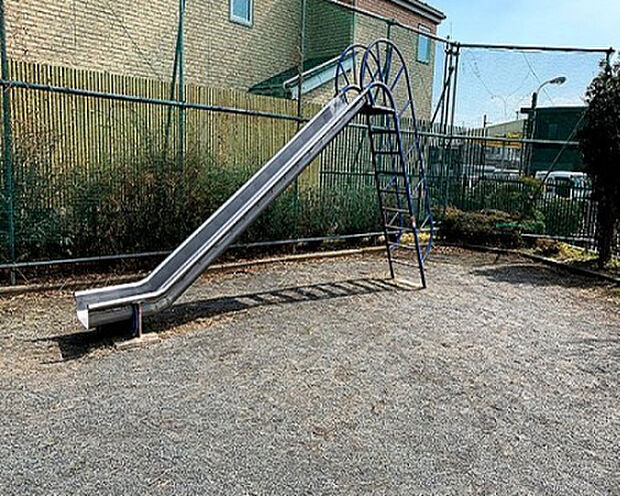 小山片所公園(約566m)