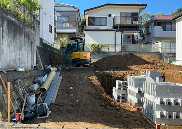 【その他設備】敷地内には、散水栓や立水栓があります。水道水を直接利用できるため、水を運ぶ手間を省くことが出来ます。大量の水を必要とする洗車作業や清掃などに役立ちます。その他設備とあわせて、現地でご確認ください。
