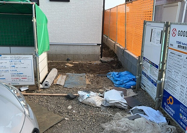 【その他設備】敷地内には、散水栓や立水栓があります。水道水を直接利用できるため、水を運ぶ手間を省くことが出来ます。大量の水を必要とする洗車作業や清掃などに役立ちます。その他設備とあわせて、現地でご確認ください。