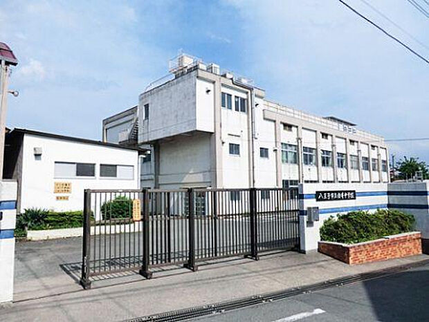 由井中学校(約462m)
