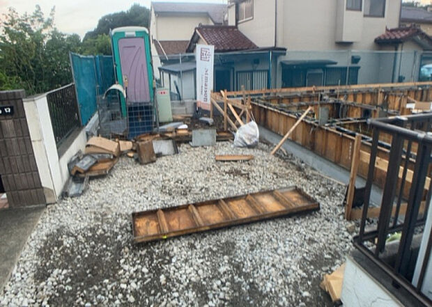 【駐車場】駐車場と明記されていても、最小スペースでつくられた駐車場だと大型車は駐車できなかったり、出入りしにくくなったりする可能性があります。お車のサイズと購入したい物件の駐車場のサイズを現地で確認しましょう。
