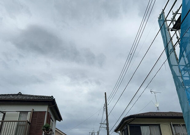 【物件からの展望】眺望を気にして物件を探す場合、前面に建物が建っていないか現地で確認しましょう!前面に建物があると景色はもちろん、日当たりや風通しにも影響が出てきます。住んだ時のことを想像しながら現地見学をしましょう。