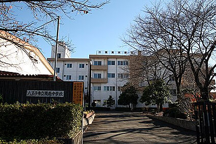 陵南中学校 1092m(徒歩14分)