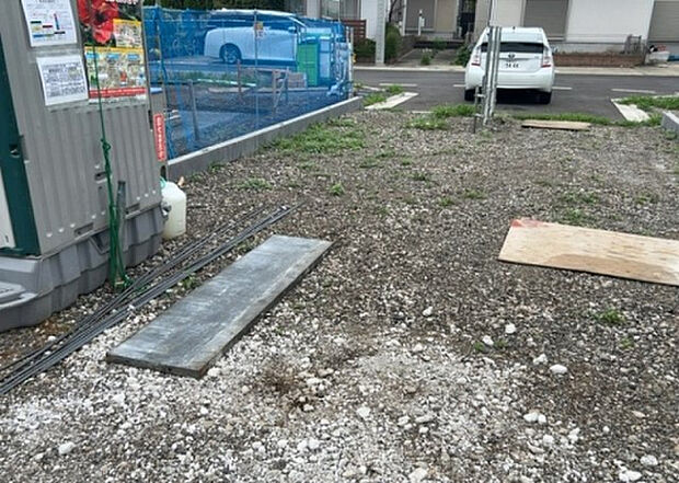 【駐車場】駐車場と明記されていても、最小スペースでつくられた駐車場だと大型車は駐車できなかったり、出入りしにくくなったりする可能性があります。お車のサイズと購入したい物件の駐車場のサイズを現地で確認しましょう。