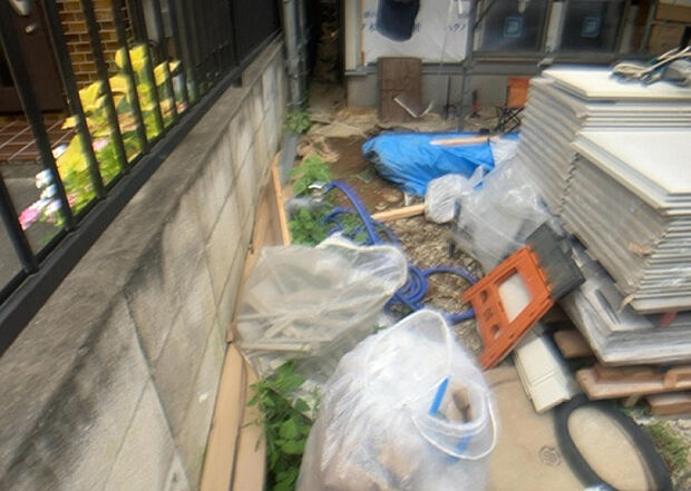【その他設備】敷地内には、散水栓や立水栓があります。水道水を直接利用できるため、水を運ぶ手間を省くことが出来ます。大量の水を必要とする洗車作業や清掃などに役立ちます。その他設備とあわせて、現地でご確認ください。