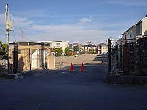 にこにこ公園(約478m)