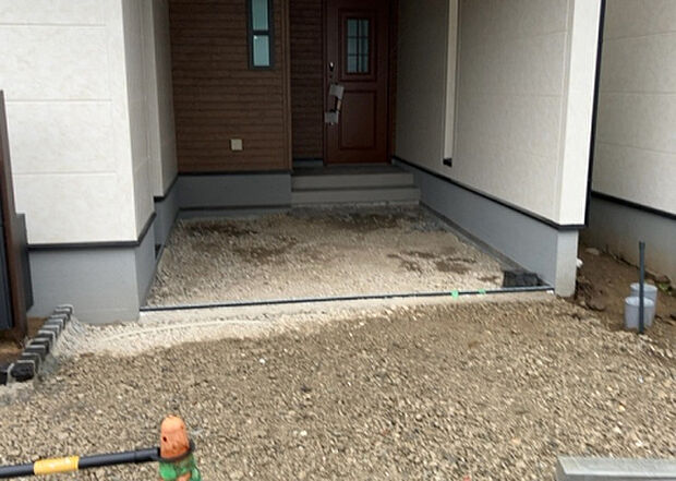 【駐車場】駐車場と明記されていても、最小スペースでつくられた駐車場だと大型車は駐車できなかったり、出入りしにくくなったりする可能性があります。お車のサイズと購入したい物件の駐車場のサイズを現地で確認しましょう。