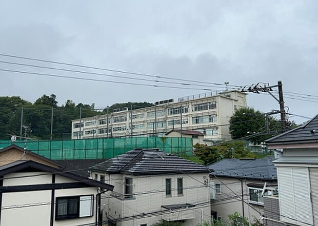 【物件からの展望】眺望を気にして物件を探す場合、前面に建物が建っていないか現地で確認しましょう！前面に建物があると景色はもちろん、日当たりや風通しにも影響が出てきます。住んだ時のことを想像しながら現地見学をしましょう。