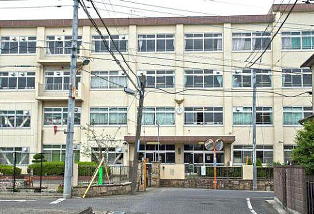 第七中学校(約186m)