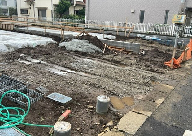【駐車場】駐車場と明記されていても、最小スペースでつくられた駐車場だと大型車は駐車できなかったり、出入りしにくくなったりする可能性があります。お車のサイズと購入したい物件の駐車場のサイズを現地で確認しましょう。