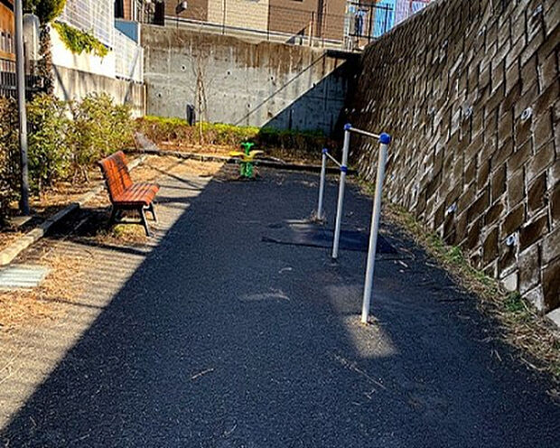 成瀬1丁目すこやか公園(約440m)