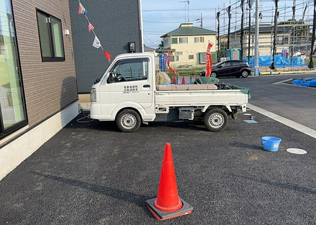 【駐車場】駐車場と明記されていても、最小スペースでつくられた駐車場だと大型車は駐車できなかったり、出入りしにくくなったりする可能性があります。お車のサイズと購入したい物件の駐車場のサイズを現地で確認しましょう。