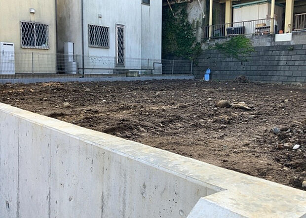 【外観_2】外観は建物の第一印象を決める重要な要素です。複数の方向から見ることで、建物の存在感や周辺との調和、デザインの良さなどがより明確に分かります。お気に入りの建物を見つけてみてください。