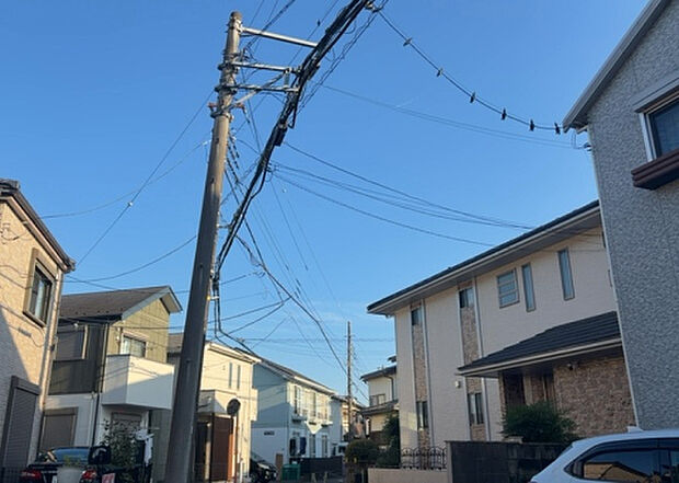 【物件からの展望_2】眺望を気にして物件を探す場合、前面に建物が建っていないか現地で確認しましょう!前面に建物があると景色はもちろん、日当たりや風通しにも影響が出てきます。住んだ時のことを想像しながら現地見学をしましょう。