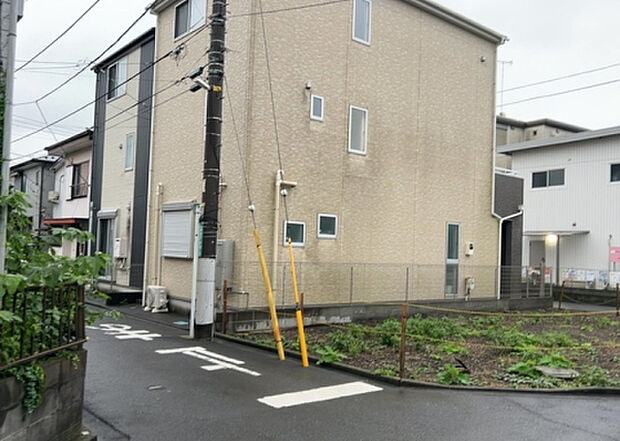 【物件からの展望_2】眺望を気にして物件を探す場合、前面に建物が建っていないか現地で確認しましょう!前面に建物があると景色はもちろん、日当たりや風通しにも影響が出てきます。住んだ時のことを想像しながら現地見学をしましょう。