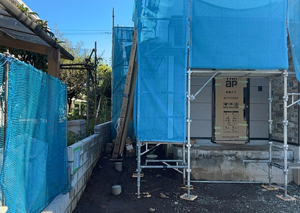 【その他設備】敷地内には、散水栓や立水栓があります。水道水を直接利用できるため、水を運ぶ手間を省くことが出来ます。大量の水を必要とする洗車作業や清掃などに役立ちます。その他設備とあわせて、現地でご確認ください。