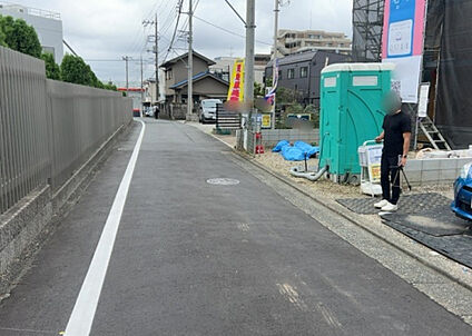 前面道路含む現地写真_3