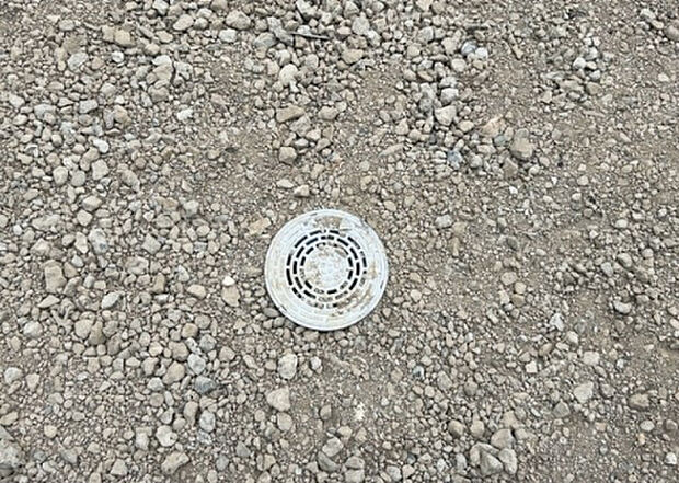 【その他設備】敷地内には、散水栓や立水栓があります。水道水を直接利用できるため、水を運ぶ手間を省くことが出来ます。大量の水を必要とする洗車作業や清掃などに役立ちます。その他設備とあわせて、現地でご確認ください。