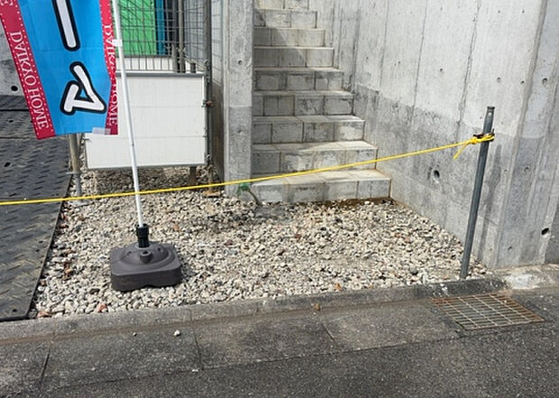 【その他設備】敷地内には、散水栓や立水栓があります。水道水を直接利用できるため、水を運ぶ手間を省くことが出来ます。大量の水を必要とする洗車作業や清掃などに役立ちます。その他設備とあわせて、現地でご確認ください。