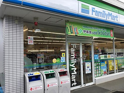 ファミリーマート　本町田南店 760m(徒歩10分)