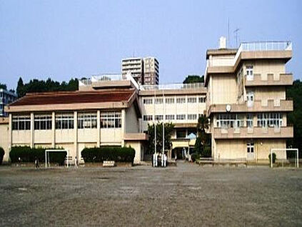 入谷小学校 957m(徒歩12分)