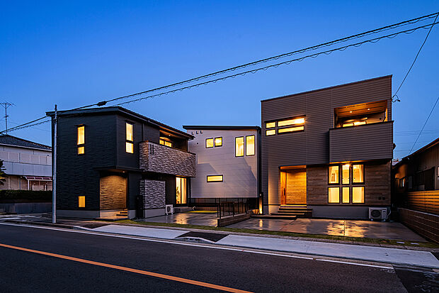 T-3、T-2、T-1／名鉄名古屋本線「鳴海駅」徒歩15分。市バス・高速利用で各方面へのアクセスが可能な交通利便エリア。