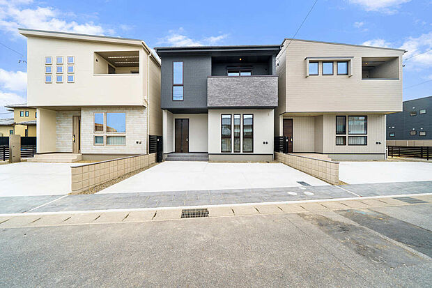 T-1(ご成約済)、T-2、T-3/小学校まで徒歩8分、暮らしと子育てを支える高性能邸宅。 多彩な収納を備え、暮らしやすいだけでなく、耐震等級3の安心感も兼ね備える高性能な住まいです。