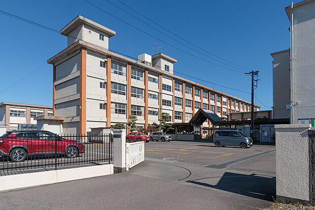 南部中学校(約1,440m)