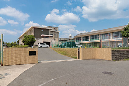 春木台小学校 400m(徒歩5分)