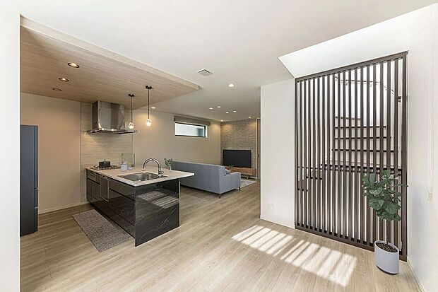 【T2棟ダイニング】ゆったりダイニングスペース。毎日の家族時間が充実する空間に。