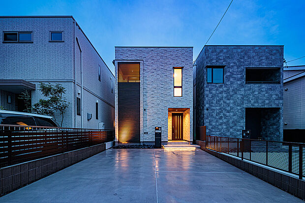 【外観】T-2／鶴舞線「植田」「塩釜口」の2駅が利用できる便利なロケーション。駅周辺には飲食店が多数点在し、小中学校やスーパーも近いので、お子さんから大人まで家族みんなの暮らしがより便利に！