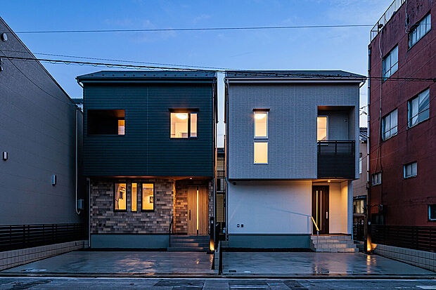 【外観】T-２、T-1／一宮駅まで徒歩10分と近く、パワースポットとして人気の高い「真清田神社」へも徒歩7分の好立地。太陽光発電を搭載したZE仕様だから、夏も冬も心地よい住環境が叶う快適住宅です